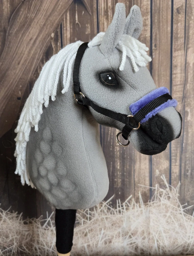 Stájová ohlávka pro Hobby Horse – černá z popruhu s fialovým beránkem, velikost PONY