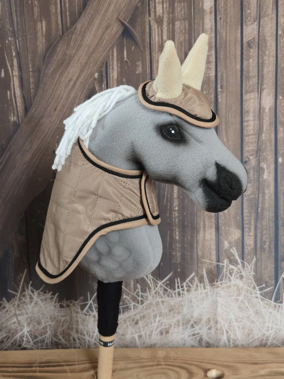 Zimní deka s čabrakou pro Hobby Horse – hnědá s černým lemováním, podšitá fleecem, velikost PONY