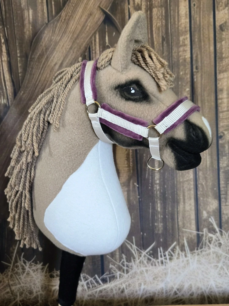 Stájová ohlávka pro Hobby Horse – bílá z popruhu podšitá fialovým beránkem, velikost PONY