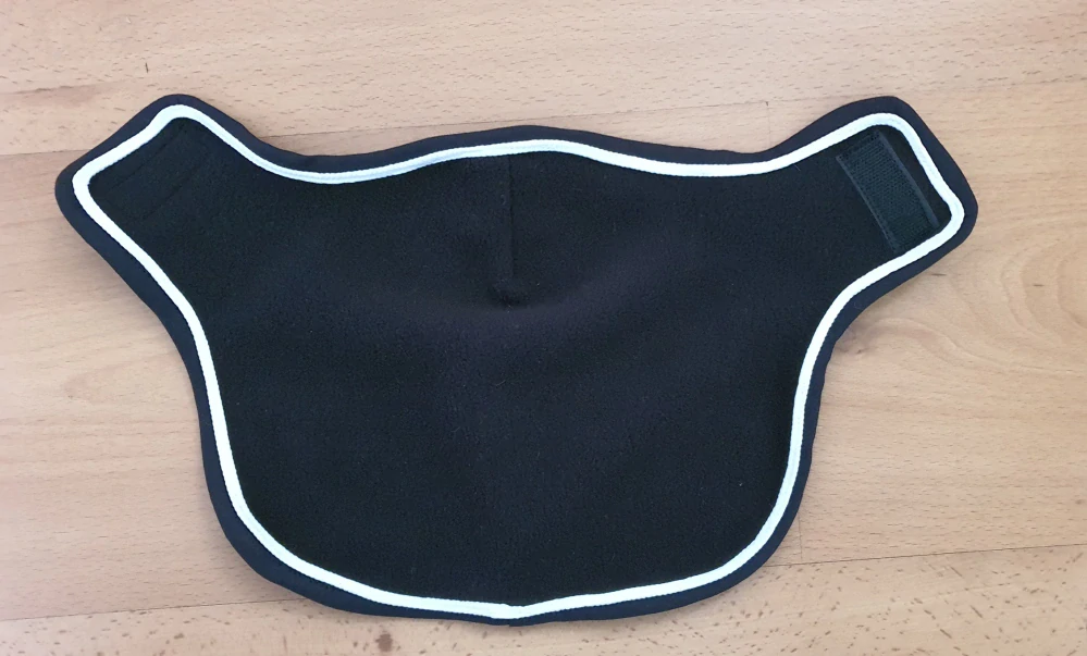 Odpocovací deka pro Hobby Horse – černá z fleecu s bílým lemováním, velikost PONY