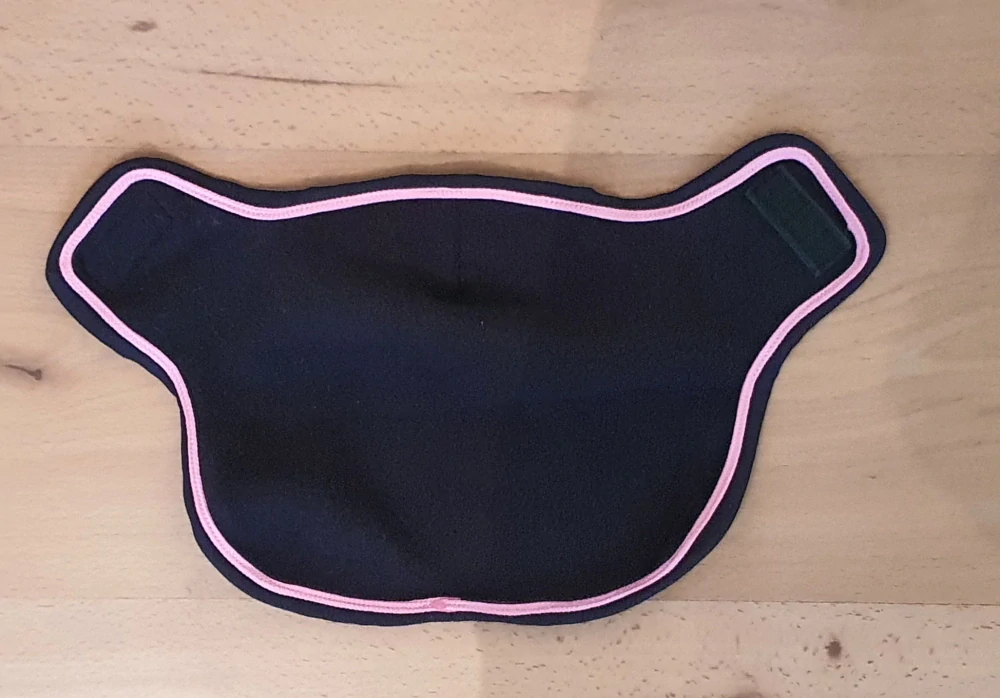 Odpocovací deka pro Hobby Horse – černá z fleecu s růžovým lemováním, velikost PONY