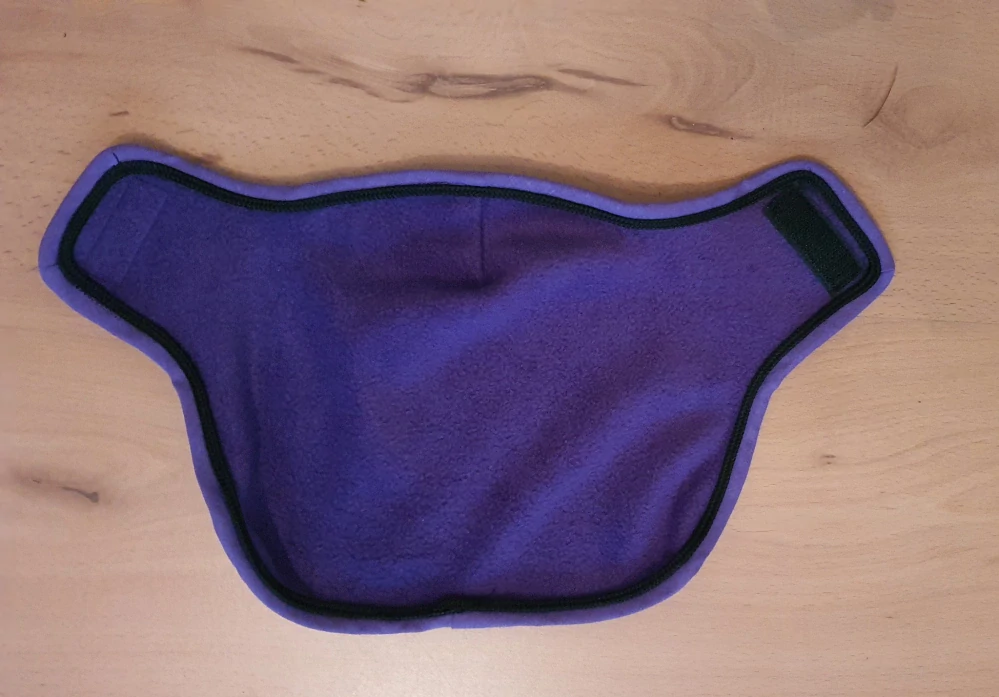 Odpocovací deka pro Hobby Horse – fialová z fleecu s černým lemováním, velikost PONY