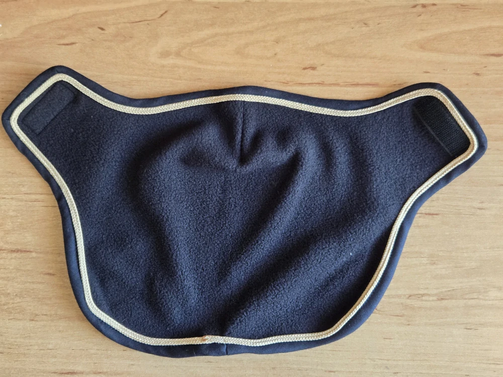 Odpocovací deka pro Hobby Horse – černá z fleecu s béžovým lemováním, velikost PONY