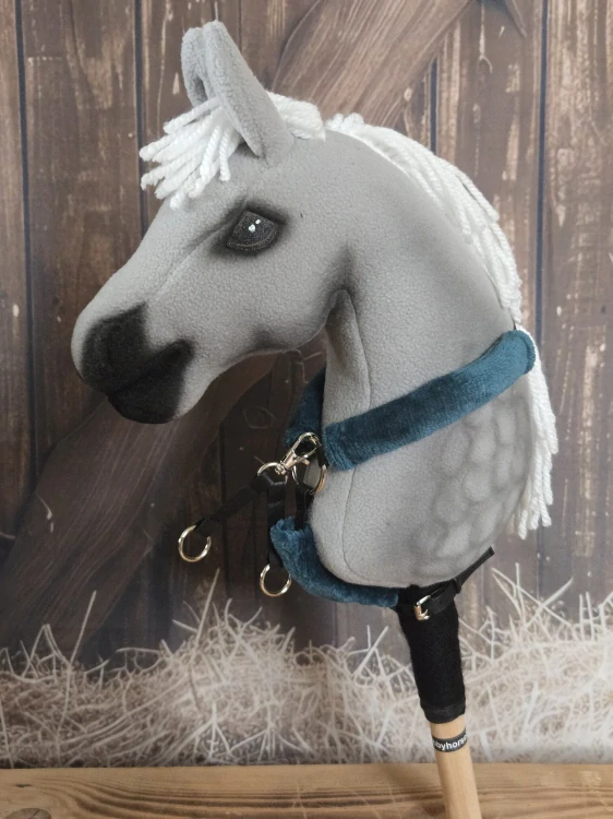 Poprsák s martingalem pro Hobby Horse – černý z koženky s tyrkysovými odnímatelnými beránky, velikost PONY