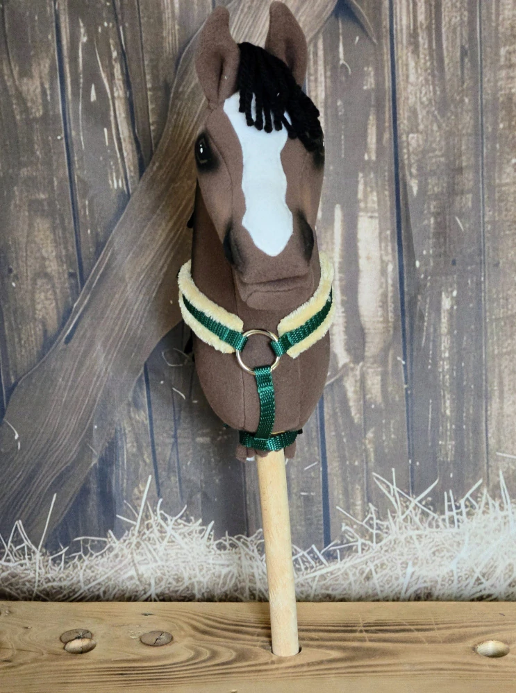 Poprsák pro Hobby Horse – zelený z popruhu s béžovými beránky, velikost PONY