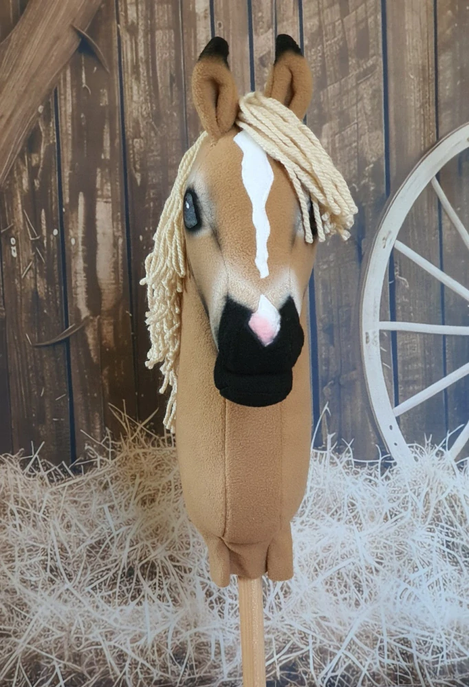 Hobby Horse - Welsh cob (1)