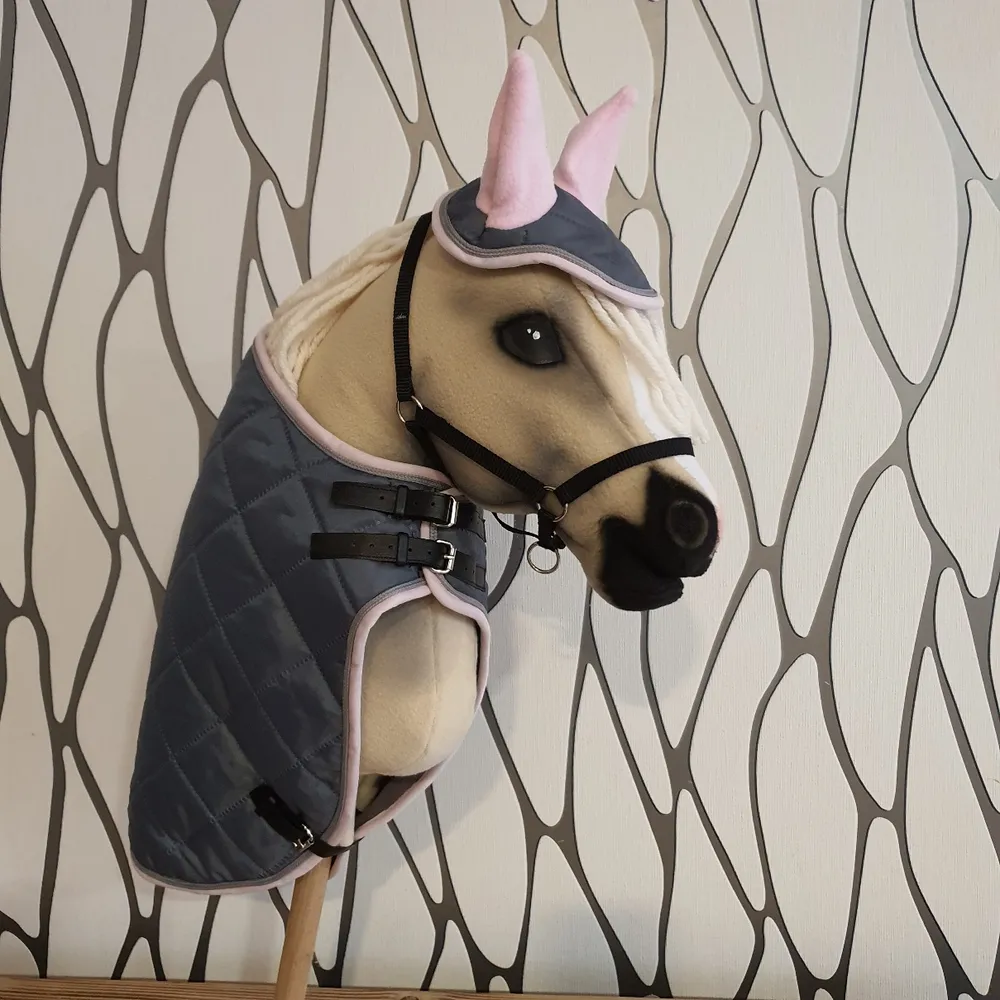 Hobby Horse - čabraka a deka, šedá, růžovo-šedé olemování