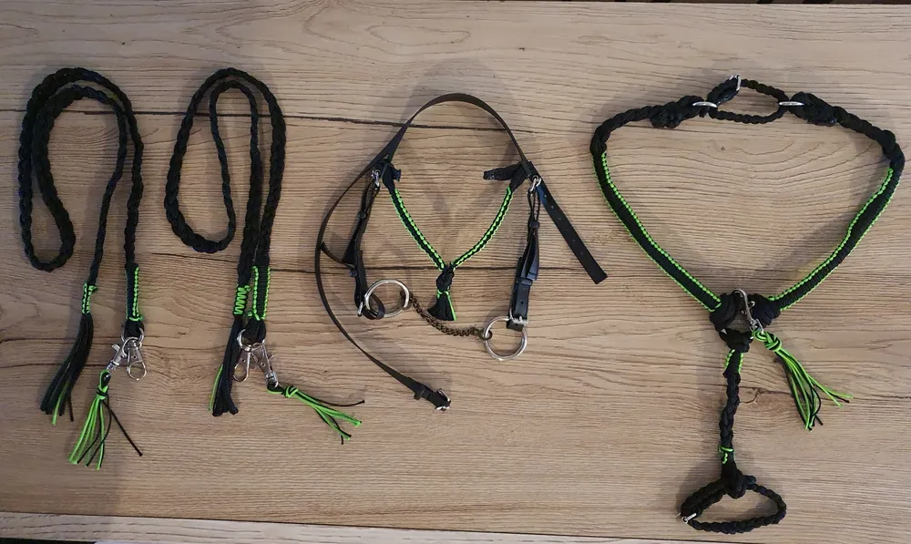 Hobby Horse - Set - Poprsák + westernová uzdečka, černo zelená