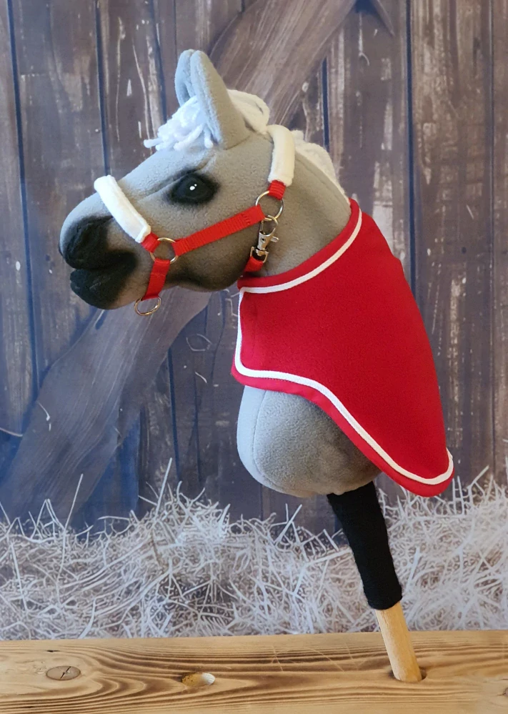 Odpocovací deka pro Hobby Horse – červená z fleecu s bílým lemováním, velikost PONY