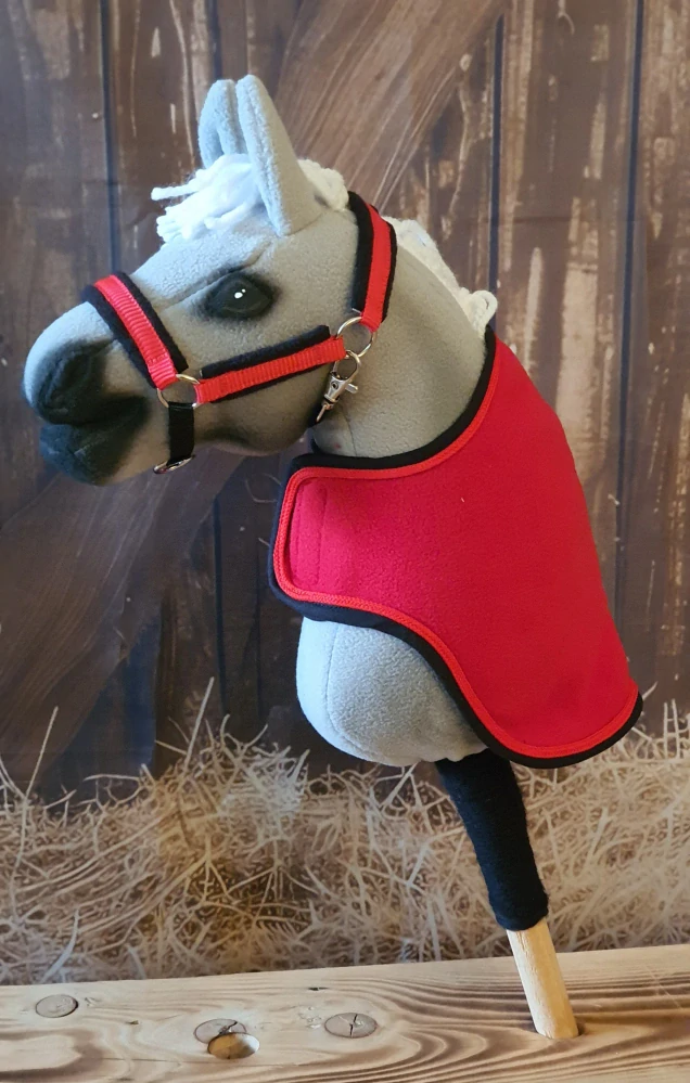 Odpocovací deka pro Hobby Horse – červená z fleecu s černým lemováním, velikost PONY