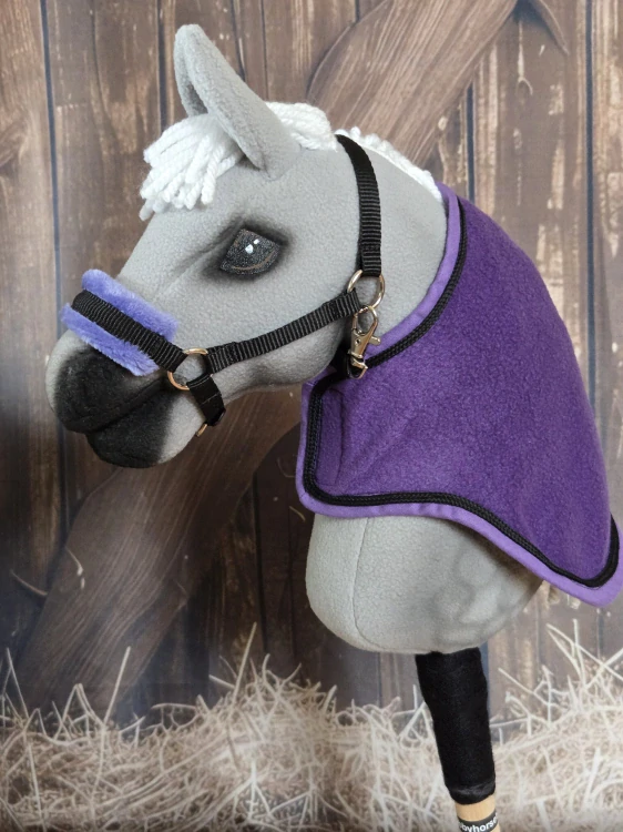 Stájová ohlávka pro Hobby Horse – černá z popruhu s fialovým beránkem, velikost PONY