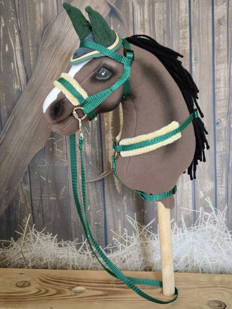 Uzdečka s anglickým nánosníkem bez podpínky pro Hobby Horse – zelená z popruhu s béžovým beránkem, velikost PONY