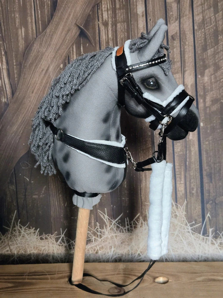 Poprsák s martingalem pro Hobby Horse – černý z koženky s bílým beránkem, velikost PONY