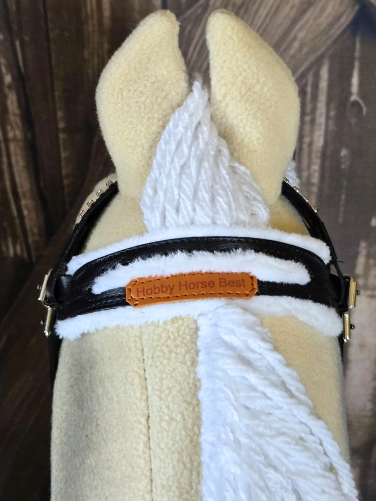 Hobby Horse - Anglická uzdečka (var.4), bílý beránek, nánosník s podpínkou