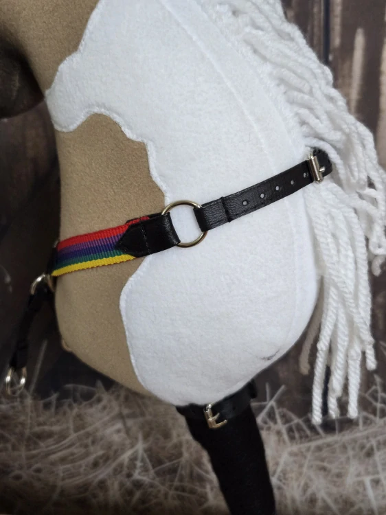 Poprsák s martingalem pro Hobby Horse – kombinace barevných popruhů a černé koženky, velikost PONY