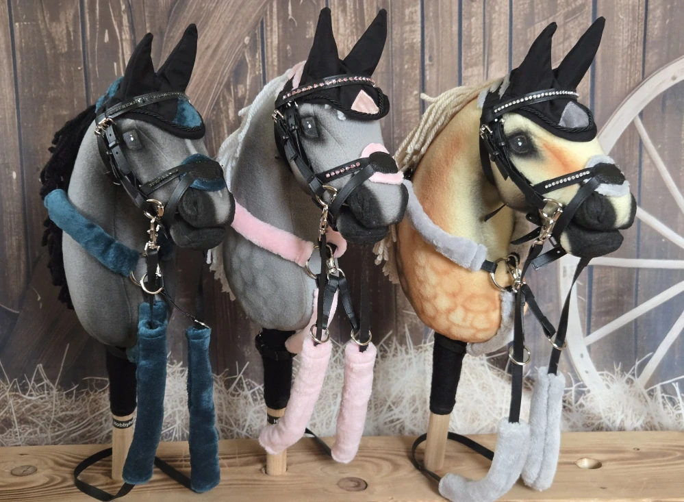 Uzdečka s mexickým nánosníkem pro Hobby Horse – černá z koženky, podšitá růžovým beránkem, odnímatelný beránek na otěžích, velikost PONY