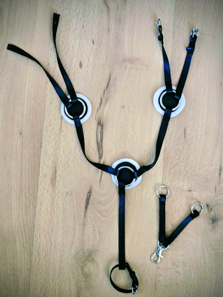 Hobby Horse - Martingal, černý, bílý fleece (1)