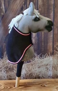 Odpocovací deka pro Hobby Horse – černá z fleecu s růžovým lemováním, velikost PONY
