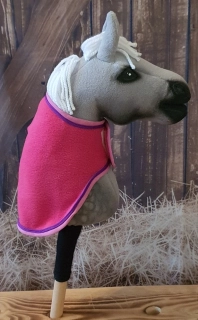 Odpocovací deka pro Hobby Horse – tmavě růžová z fleecu s fialovým lemováním, velikost PONY