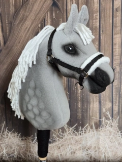 Stájová ohlávka pro Hobby Horse – černá z popruhu s bílým beránkem, velikost PONY