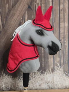 Zimní deka s čabrakou pro Hobby Horse – červená s černým lemováním, podšitá fleecem, velikost PONY