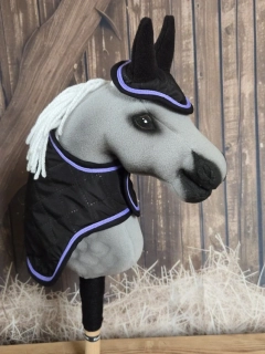 Zimní deka s čabrakou pro Hobby Horse – černá s fialovým lemováním, podšitá fleecem, velikost PONY