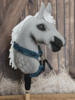 Poprsák s martingalem pro Hobby Horse – černý z koženky s tyrkysovými odnímatelnými beránky, velikost PONY