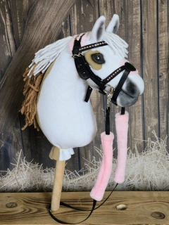 Uzdečka s mexickým nánosníkem pro Hobby Horse – černá z koženky, podšitá růžovým beránkem, odnímatelný beránek na otěžích, velikost PONY