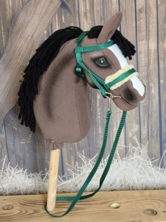 Uzdečka s anglickým nánosníkem bez podpínky pro Hobby Horse – zelená z popruhu s béžovým beránkem, velikost PONY