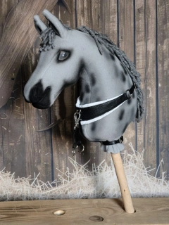Poprsák s martingalem pro Hobby Horse – černý z koženky s bílým beránkem, velikost PONY